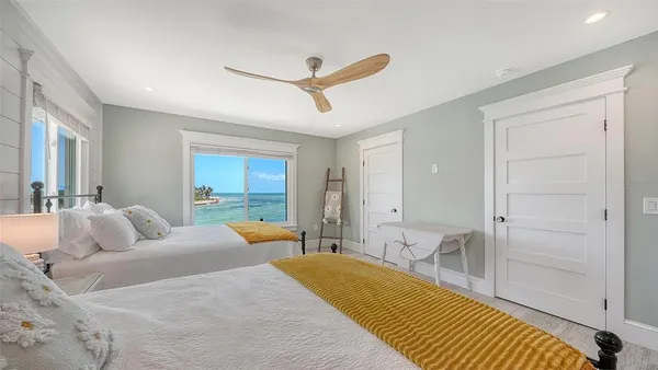 $4,295,000 | 723 Key Royale Drive, Holmes Beach, FL 34217