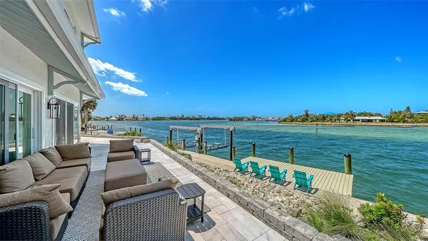 $4,295,000 | 723 Key Royale Drive, Holmes Beach, FL 34217