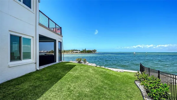 $4,295,000 | 723 Key Royale Drive, Holmes Beach, FL 34217