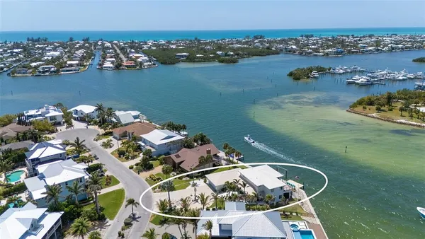 $4,295,000 | 723 Key Royale Drive, Holmes Beach, FL 34217
