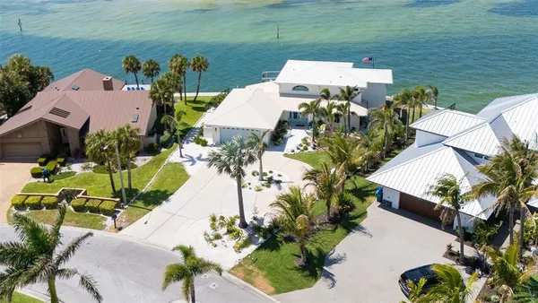 $4,295,000 | 723 Key Royale Drive, Holmes Beach, FL 34217