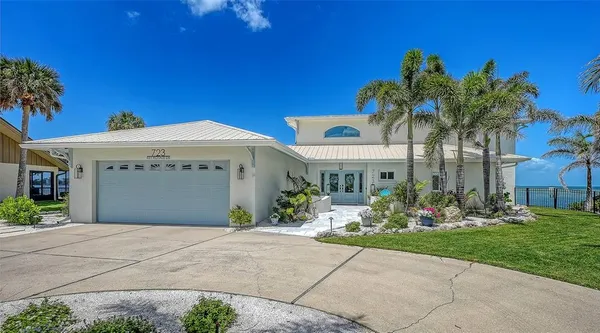 $4,295,000 | 723 Key Royale Drive, Holmes Beach, FL 34217