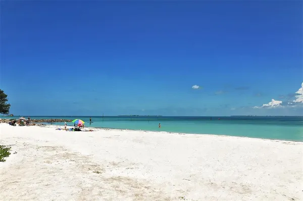 $4,295,000 | 723 Key Royale Drive, Holmes Beach, FL 34217