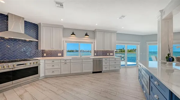 $4,295,000 | 723 Key Royale Drive, Holmes Beach, FL 34217