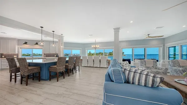 $4,295,000 | 723 Key Royale Drive, Holmes Beach, FL 34217