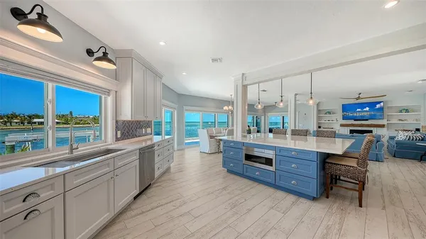 $4,295,000 | 723 Key Royale Drive, Holmes Beach, FL 34217