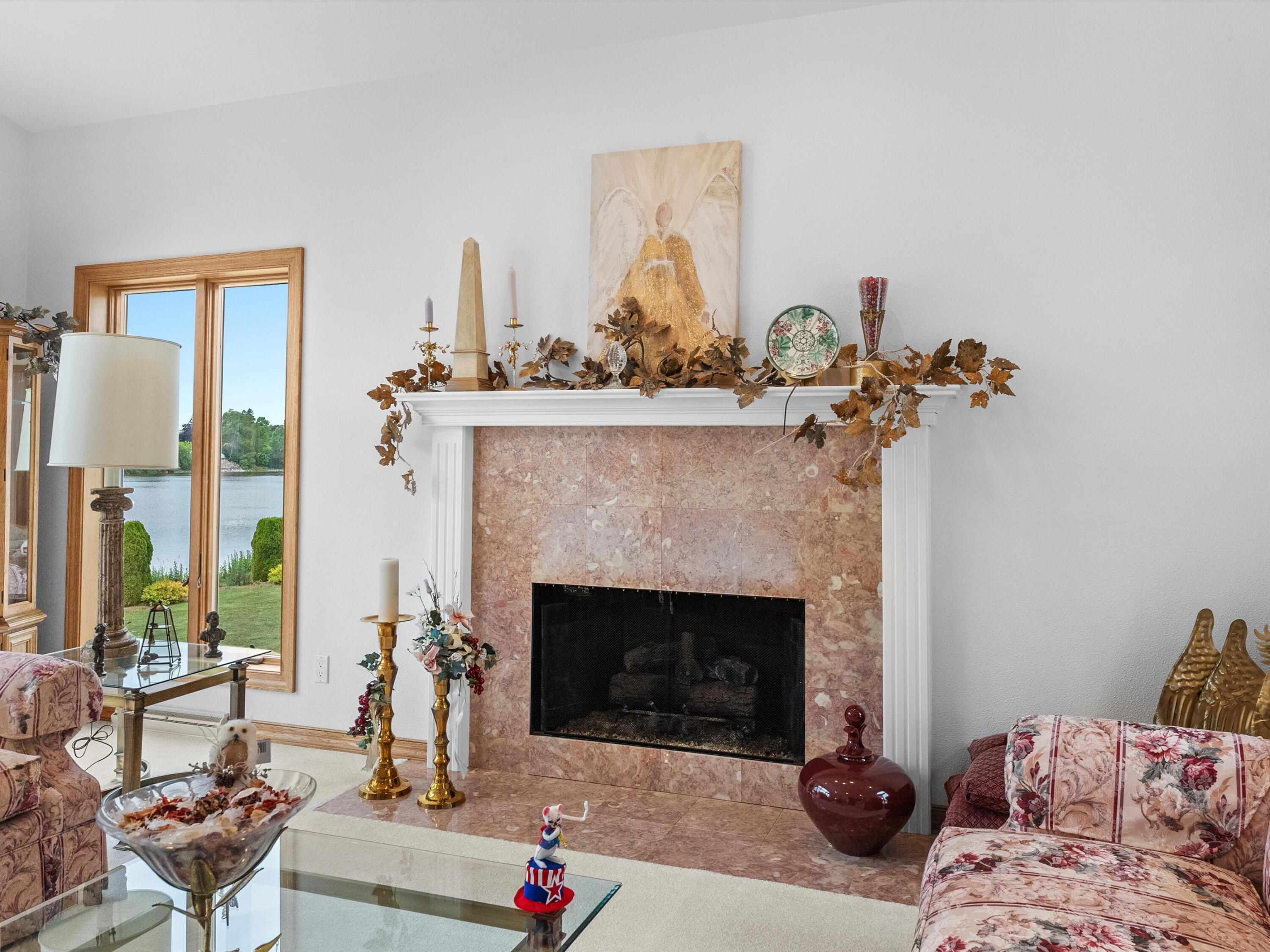 1505 Blue Heron Drive Two Rivers, WI 54241 - Photo 21 of 50 25-25_living-room_003