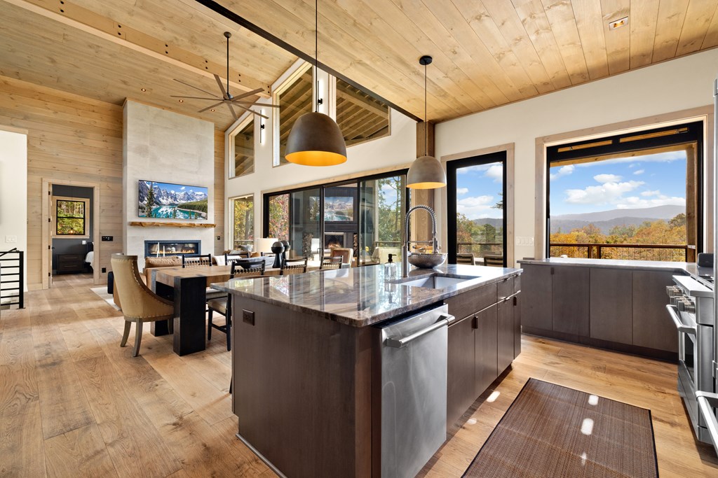 142 Sequoia Ridge Blue Ridge, GA 30513 - Photo 9 of 45