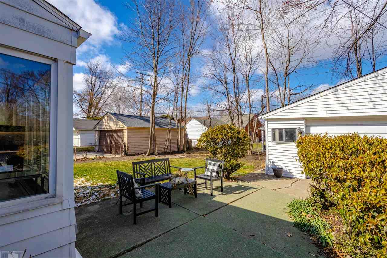 1992 Oxford Road Grosse Pointe Woods, MI 48236 - Photo 41 of 47