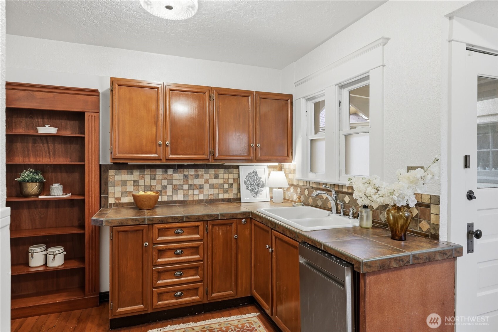 924 North 75th Street Seattle, WA 98103 - Photo 14 of 38