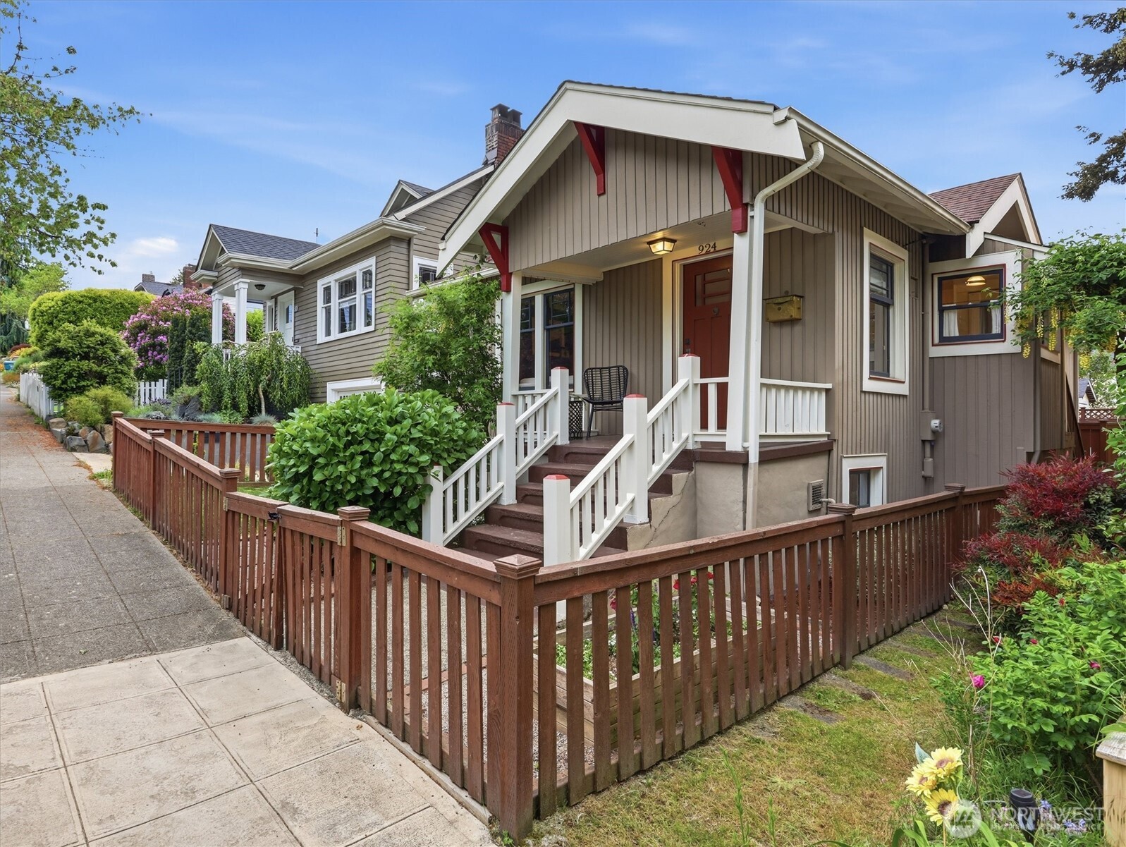 924 North 75th Street Seattle, WA 98103 - Photo 2 of 38
