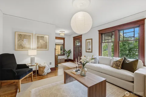 $1,095,000 | 924 North 75th Street, Seattle, WA 98103