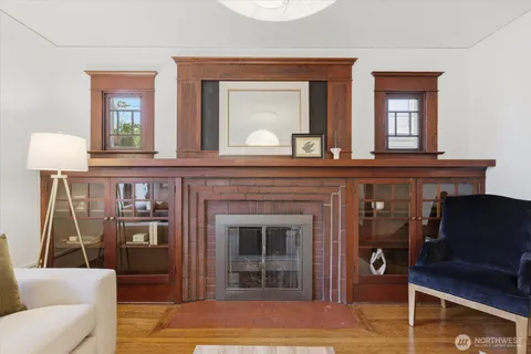 $1,095,000 | 924 North 75th Street, Seattle, WA 98103