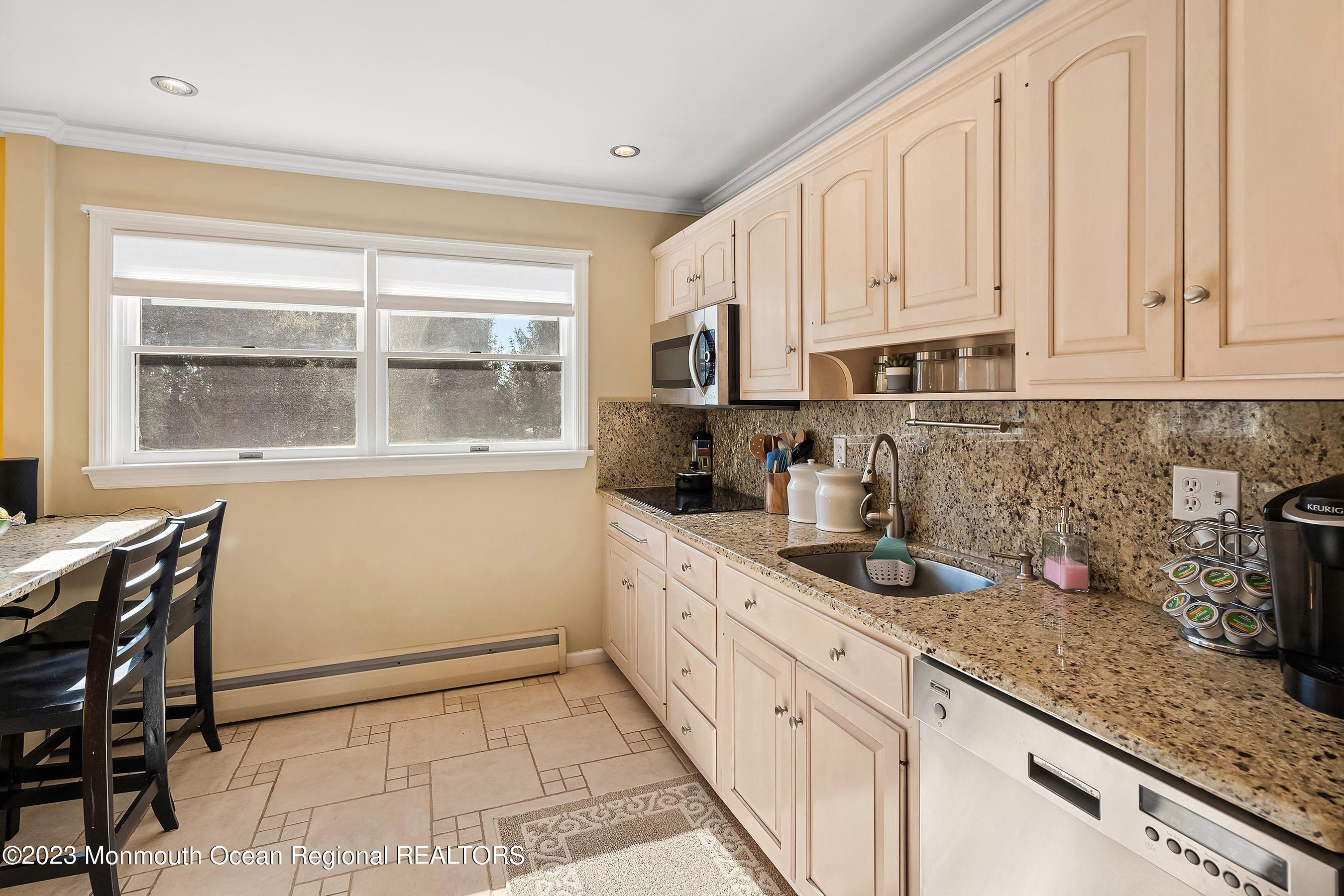 6 Welsh Road Lebanon, NJ 08833 - Photo 11 of 33 Kitchen