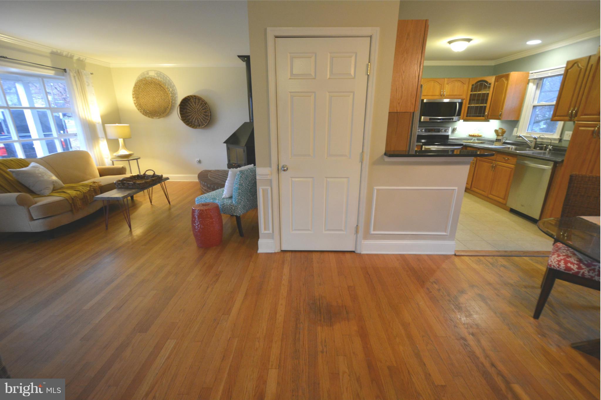 211 Magothy Beach Road Pasadena, MD 21122 - Photo 10 of 30 Interior (General)