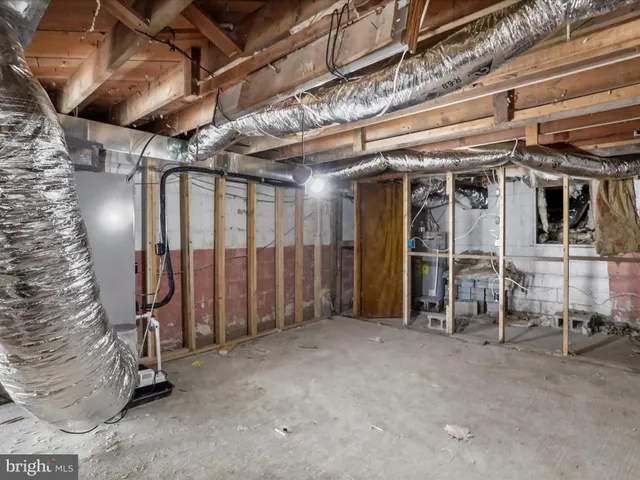 a view of an empty room with wooden roof