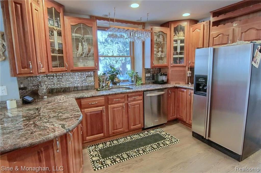 951 Roslyn Road Grosse Pointe Woods, MI 48236 - Photo 7 of 29