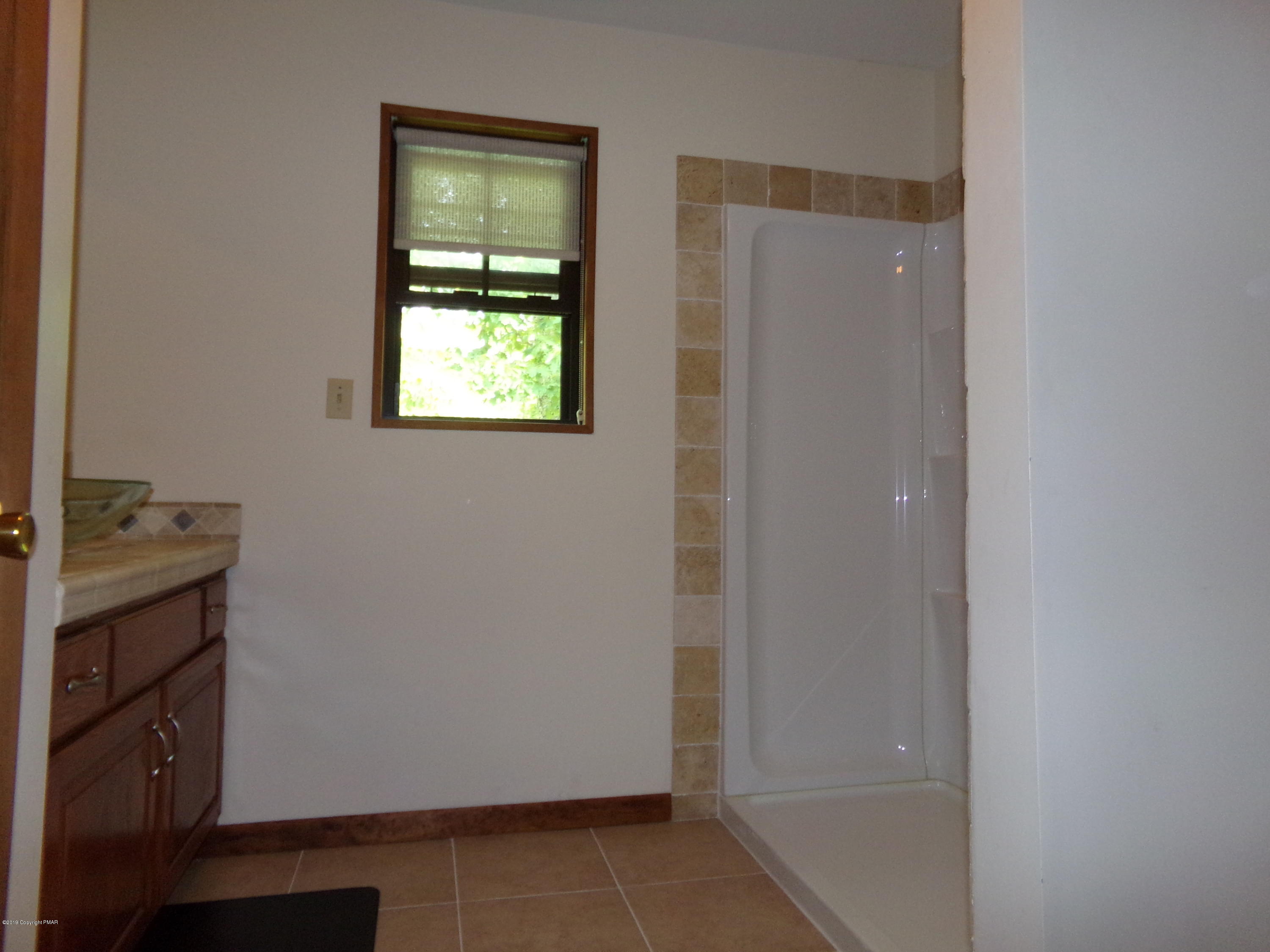 3140 Spring Court Bushkill, PA 18324 - Photo 16 of 43 100_1630