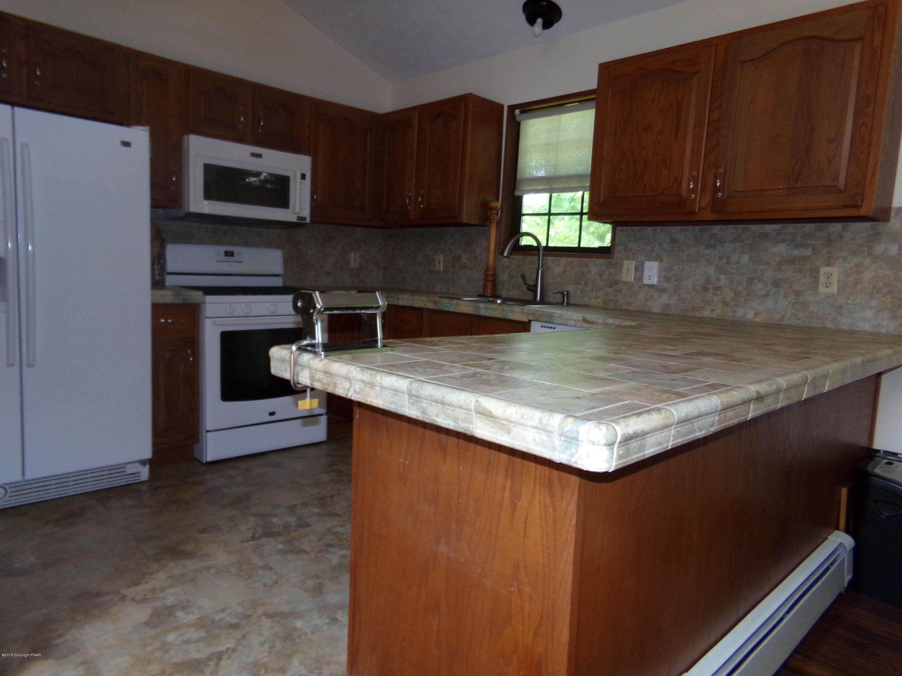 3140 Spring Court Bushkill, PA 18324 - Photo 3 of 43 100_1635