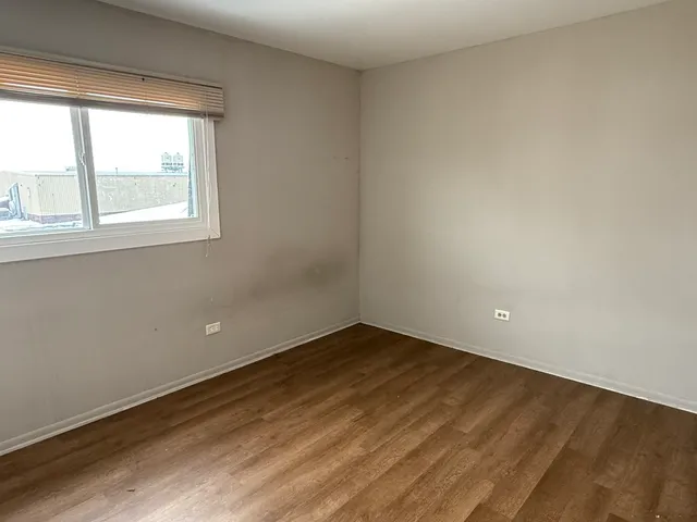 $1,400 | 1020 9th Street, Unit 4, Harvard, IL 60033