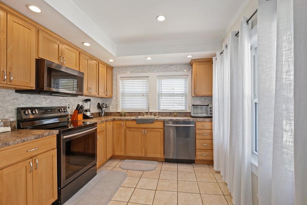 903 Riverside Drive Methuen, MA 01844 - Photo 15 of 35 Gallery Image 15
