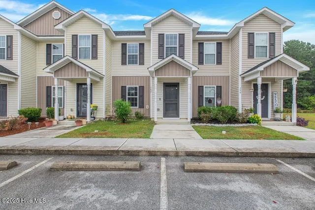 $1,500 | 157 West Murrow Lane, Jacksonville, NC 28546