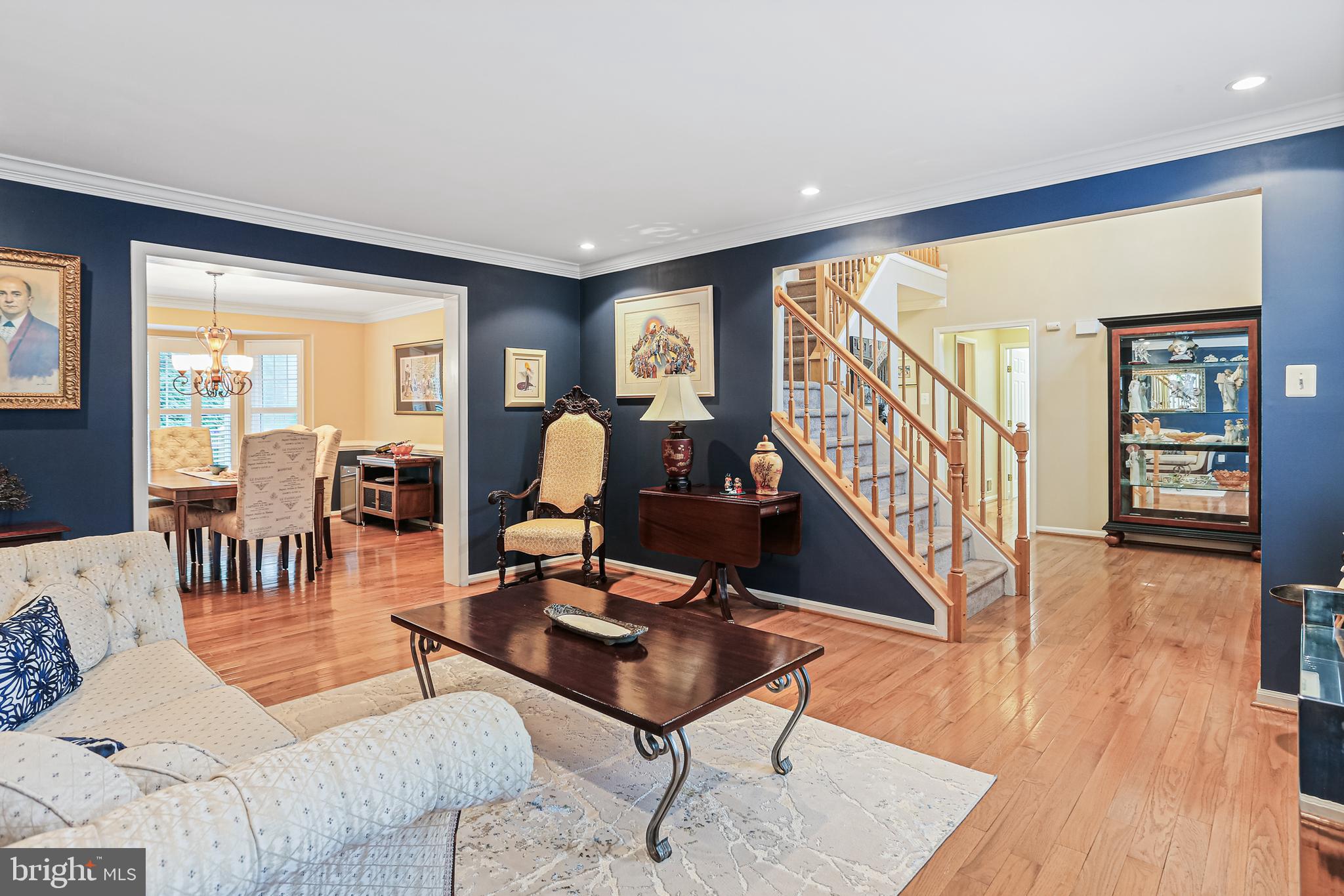 6264 Martin Road Columbia, MD 21044 - Photo 4 of 42 Living room