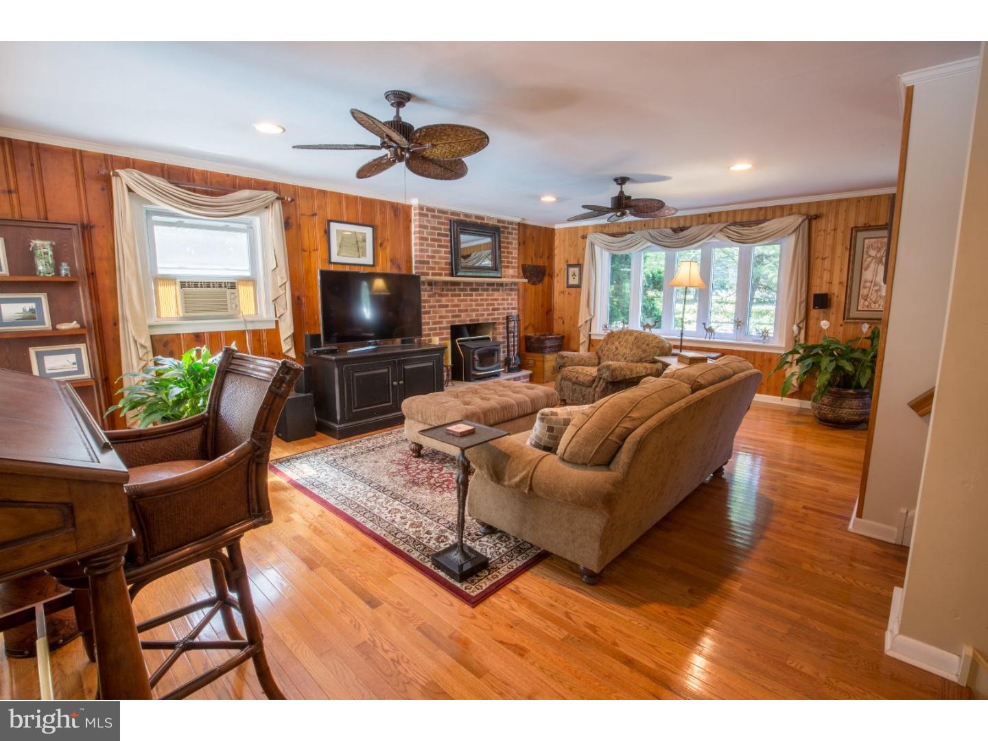 1521 Almshouse Road Jamison, PA 18929 - Photo 3 of 23 Living Room