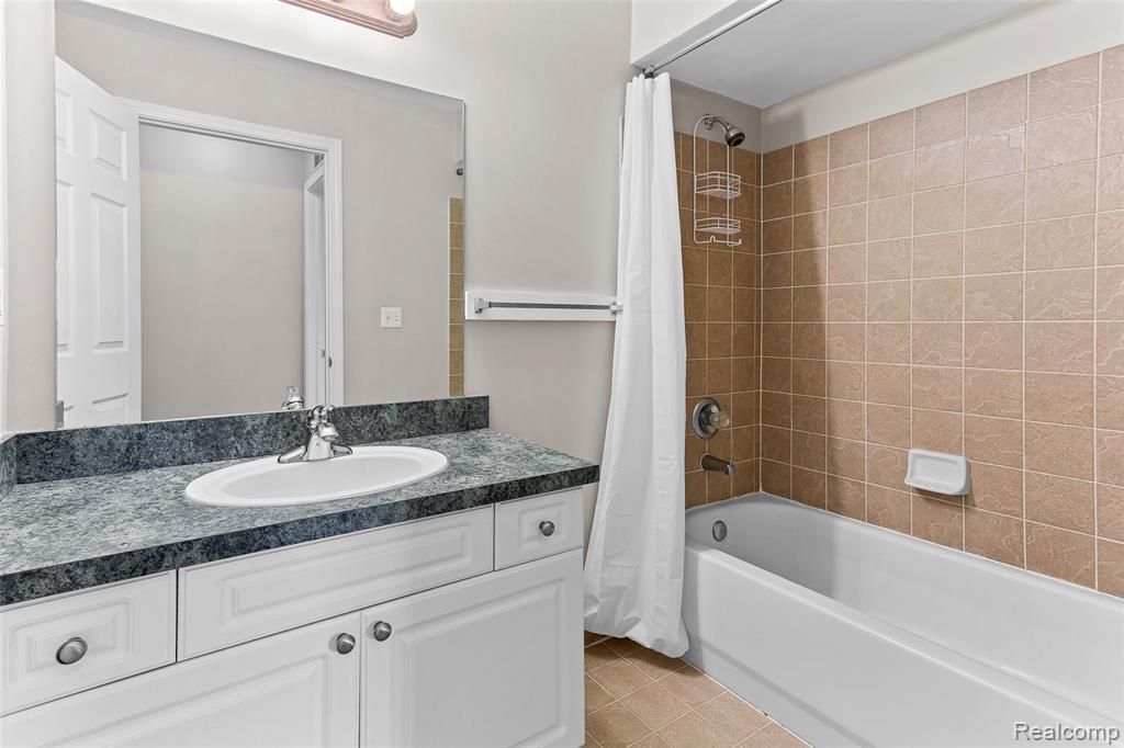 3553 Oakmonte Boulevard Rochester, MI 48306 - Photo 18 of 42 Gallery Image 18