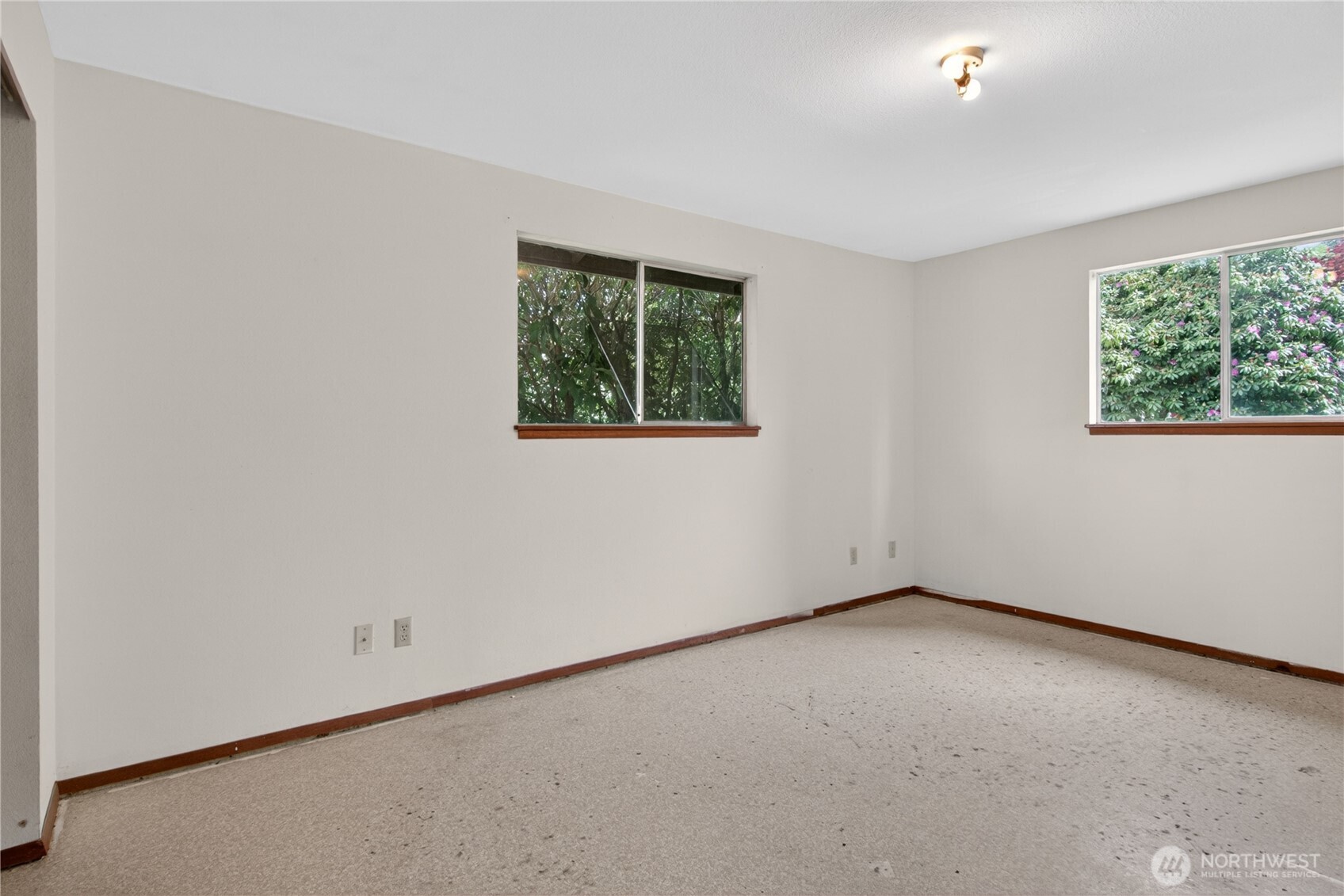716 Murphy Way Sultan, WA 98294 - Photo 20 of 31 an empty room with a window