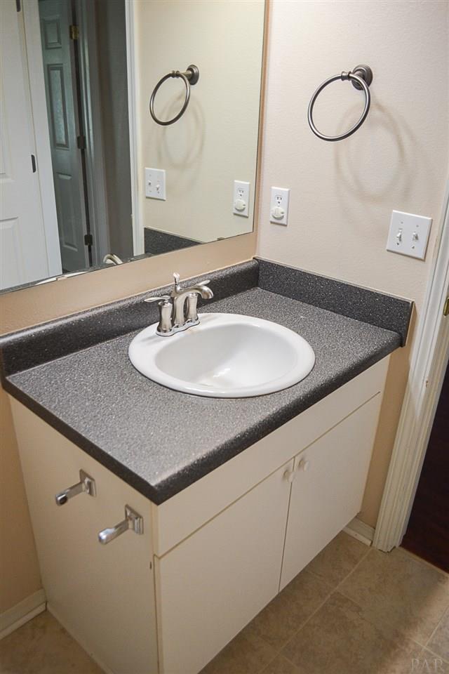 1991 Coral Reef Road Pensacola, FL 32506 - Photo 18 of 24 Full guest bath!