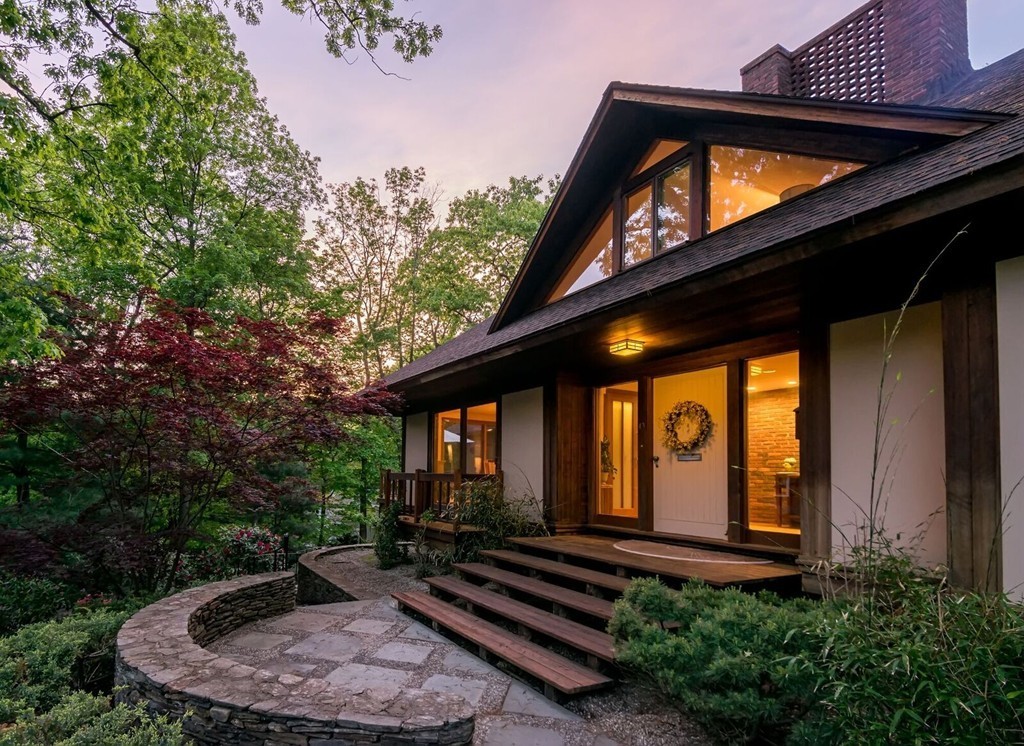 43 Pilgrim Road Melrose, MA 02176 - Photo 1 of 30 Gallery Image 1
