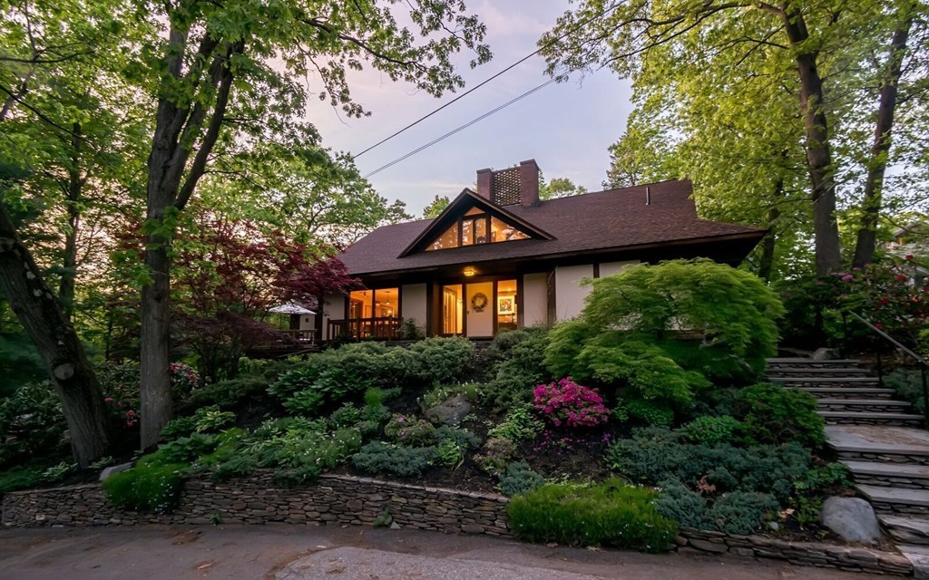 43 Pilgrim Road Melrose, MA 02176 - Photo 2 of 30 Gallery Image 2