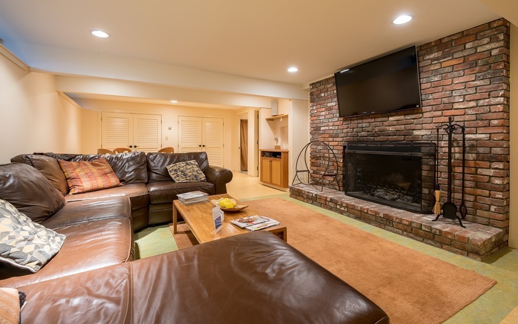43 Pilgrim Road Melrose, MA 02176 - Photo 21 of 30 Gallery Image 21