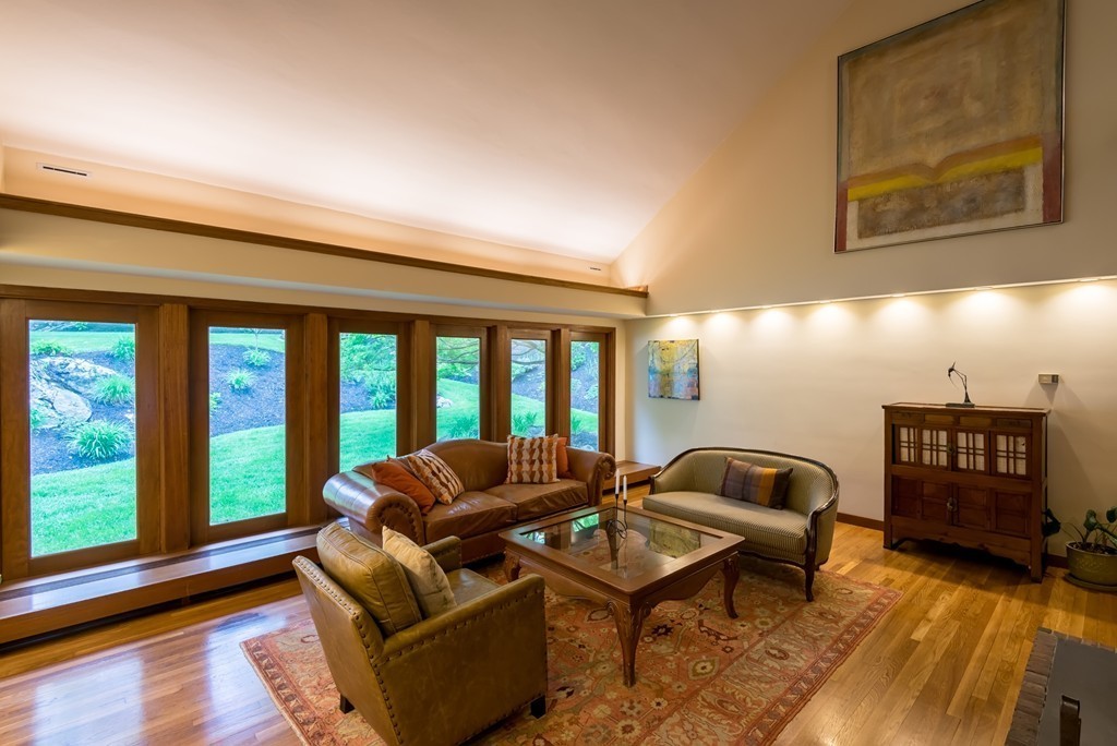 43 Pilgrim Road Melrose, MA 02176 - Photo 5 of 30 Gallery Image 5