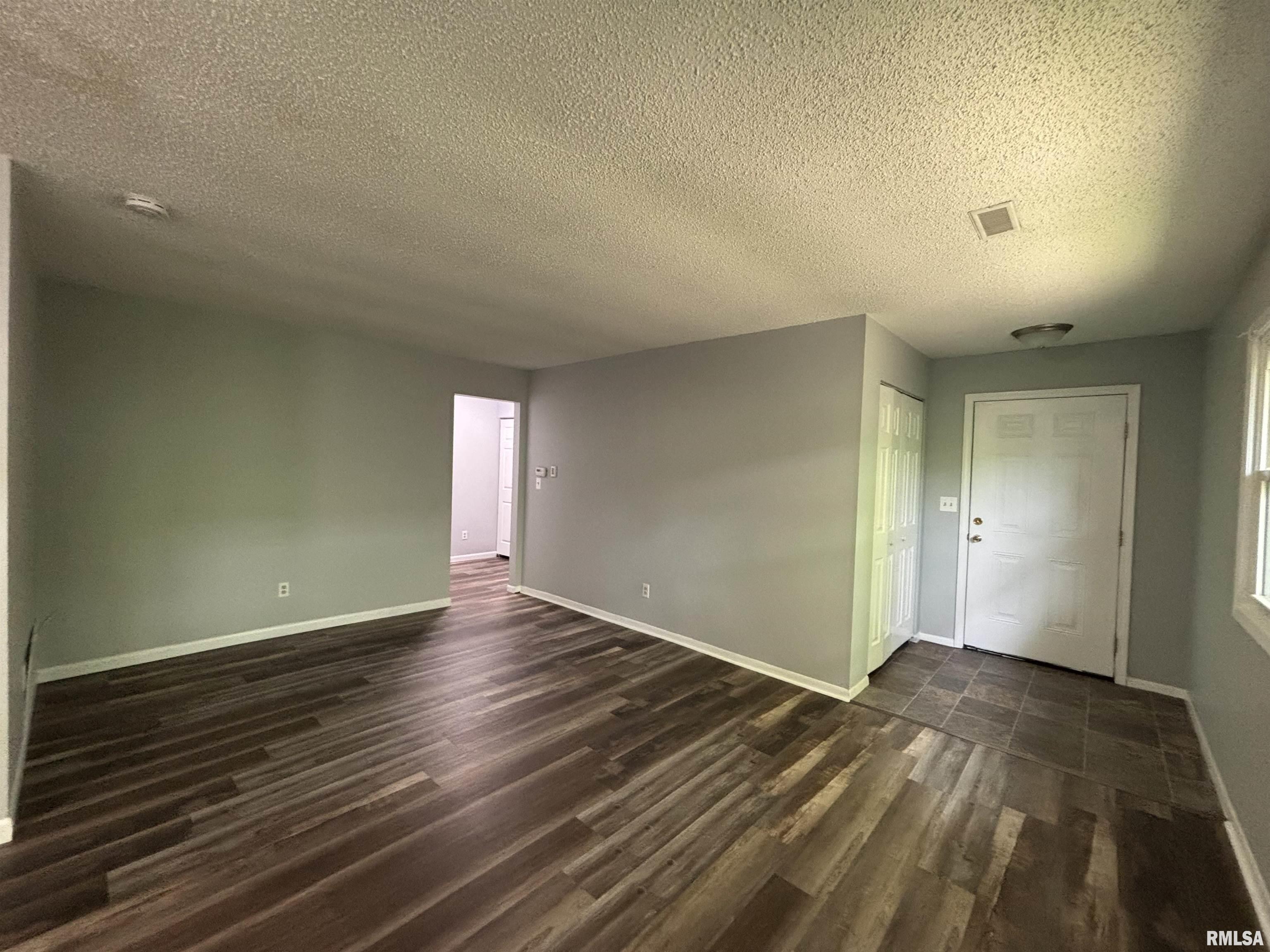 141 North Douglas Avenue Springfield, IL 62702 - Photo 3 of 15