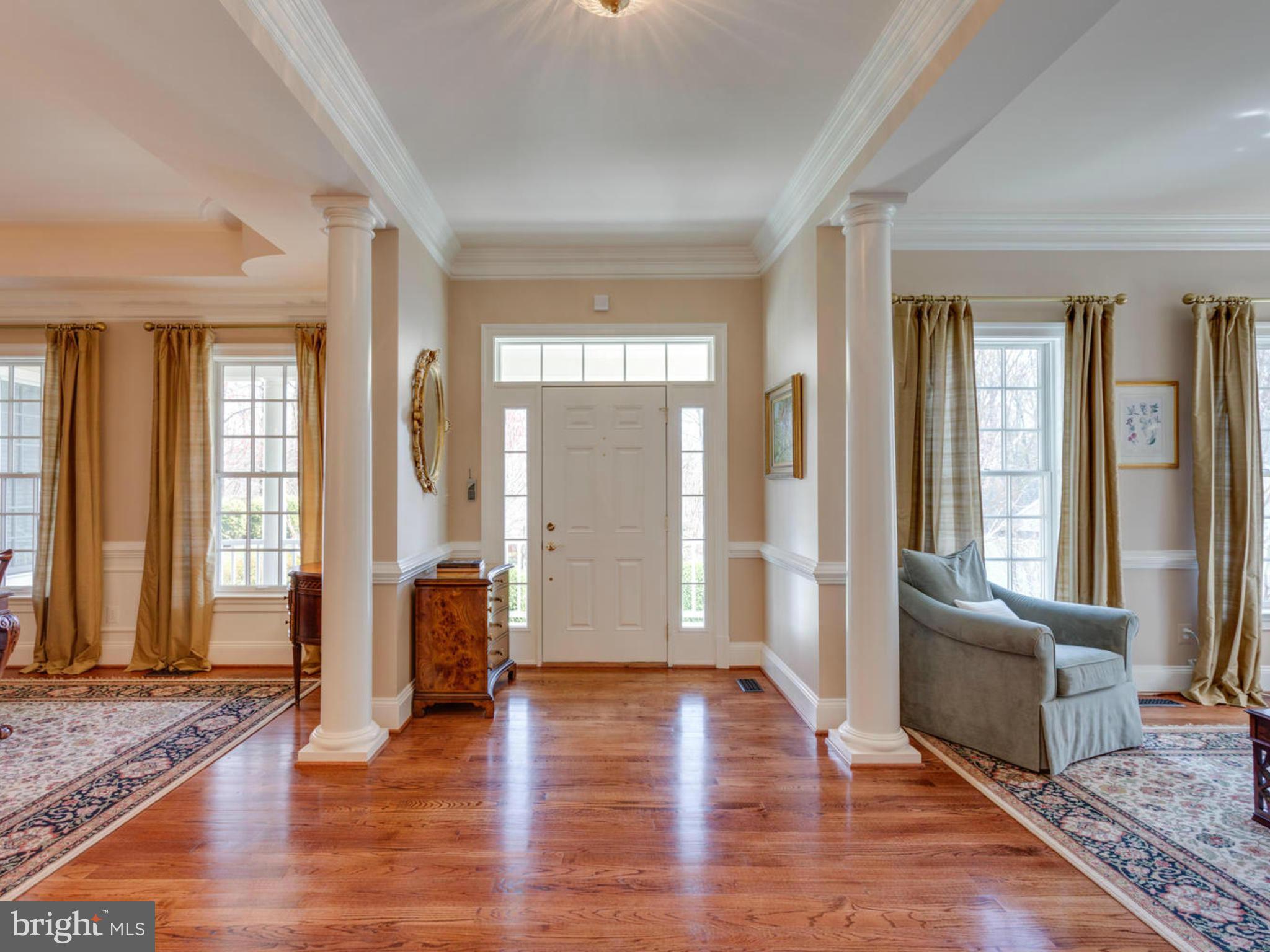 6239 Park Road McLean, VA 22101 - Photo 2 of 27 Foyer