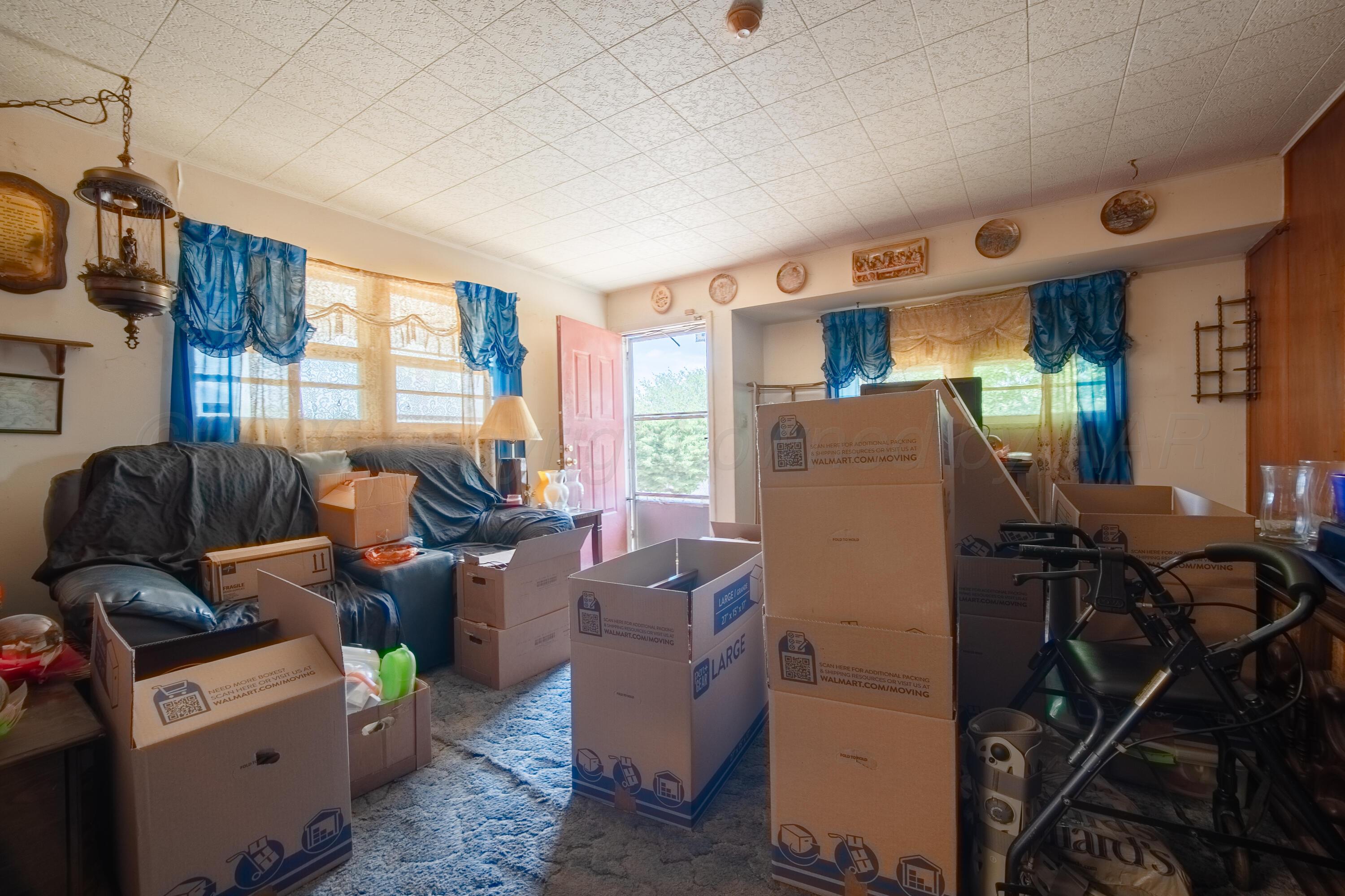 3007 Walnut Street Amarillo, TX 79107 - Photo 18 of 21 a living room with furniture and a window