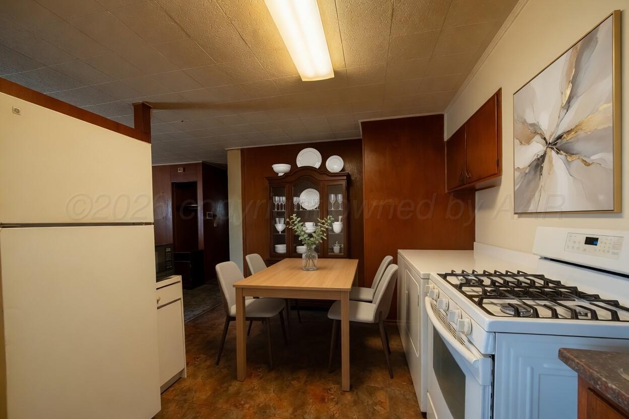 3007 Walnut Street Amarillo, TX 79107 - Photo 10 of 21 a kitchen with a table and chairs