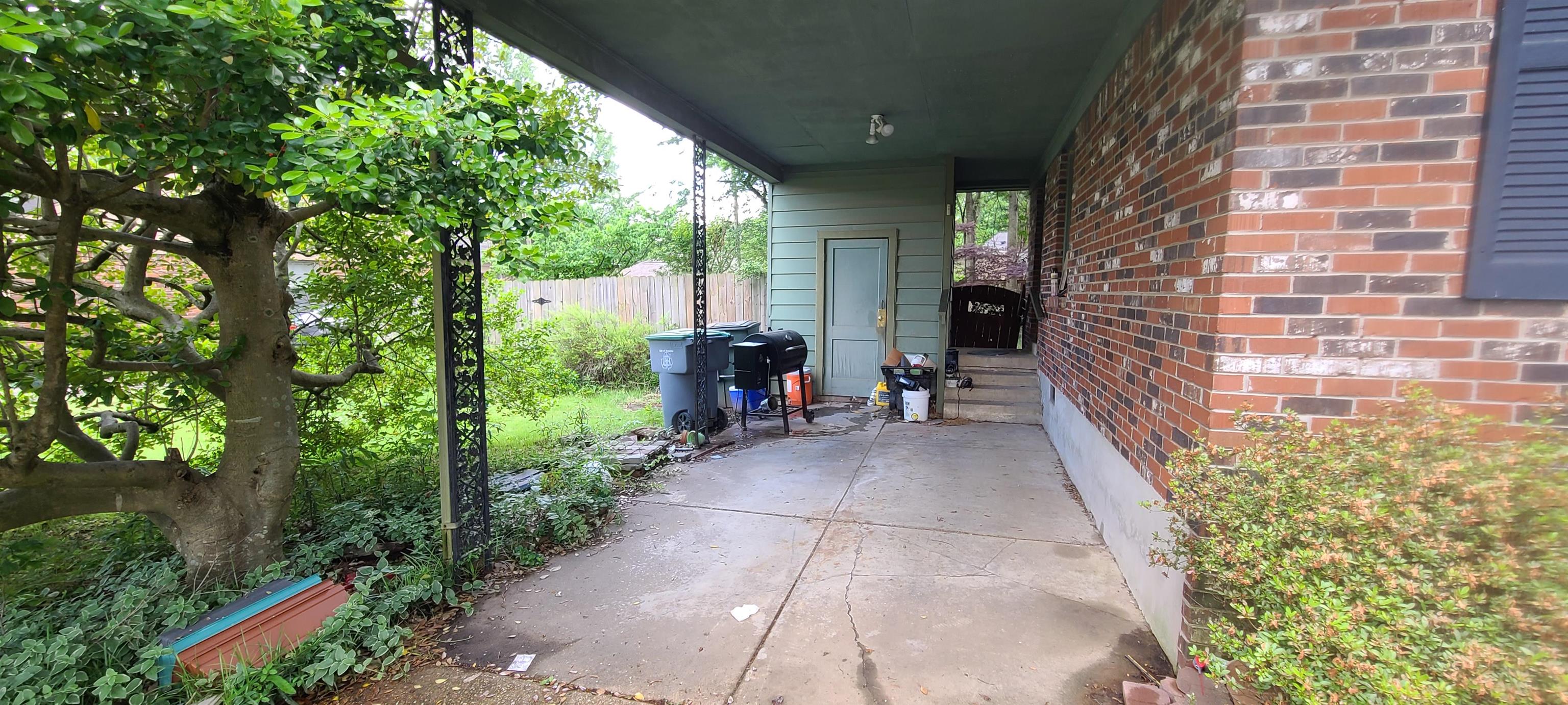5569 Milam Road Memphis, TN 38120 - Photo 8 of 37 a view of a pathway both side of the house