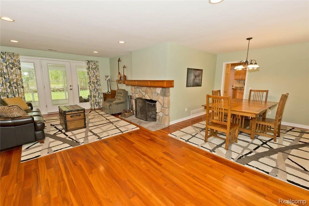 6145 Idlewyle Road Bloomfield Hills, MI 48301 - Photo 9 of 31 Open concept living, great for entertaining.