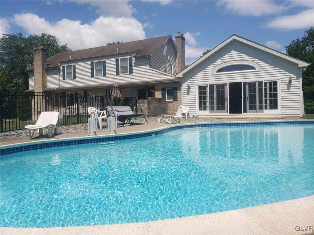 725 Wedgewood Road Bethlehem, PA 18017 - Photo 2 of 21