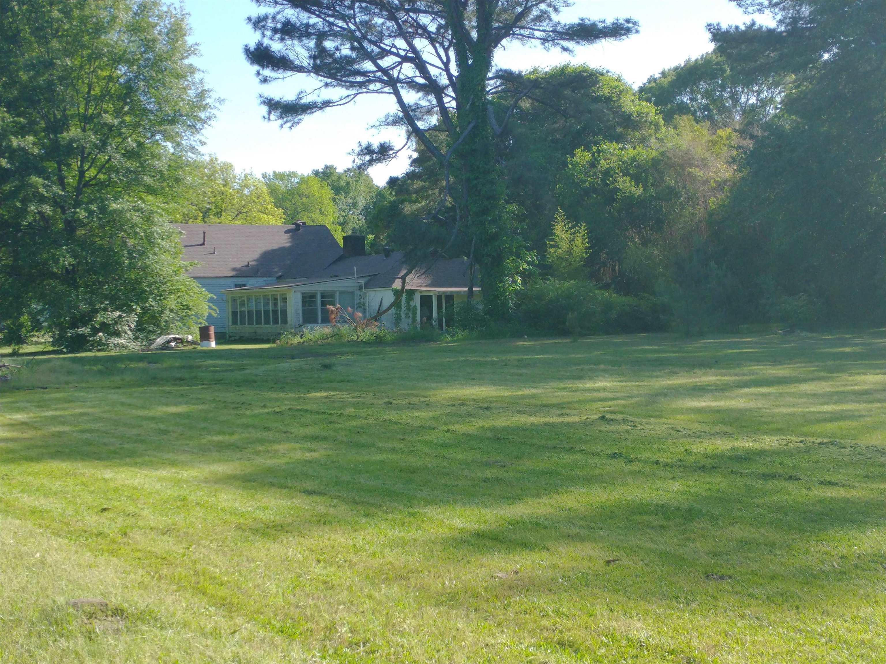 5580 Crestview Road Memphis, TN 38134 - Photo 4 of 15 a backyard of a house with lots of green space and fountain