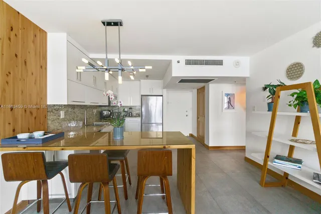 $869,000 | 100 Lincoln Road, Unit 1635, Miami Beach, FL 33139