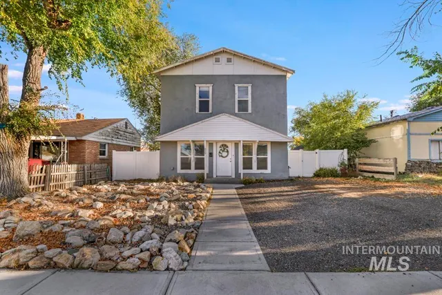 $260,000 | 820 Broadway Avenue North, Buhl, ID 83316