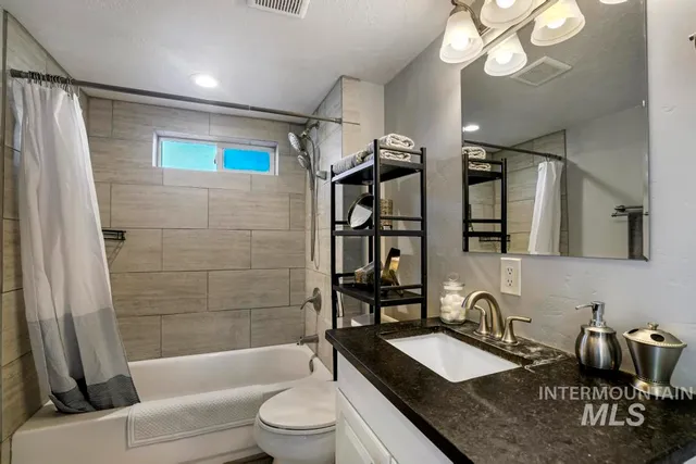 $260,000 | 820 Broadway Avenue North, Buhl, ID 83316