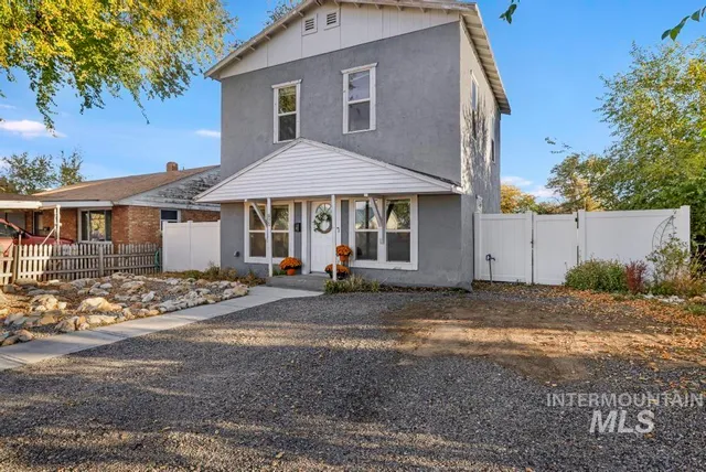 $260,000 | 820 Broadway Avenue North, Buhl, ID 83316