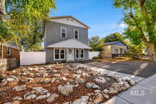 $260,000 | 820 Broadway Avenue North, Buhl, ID 83316