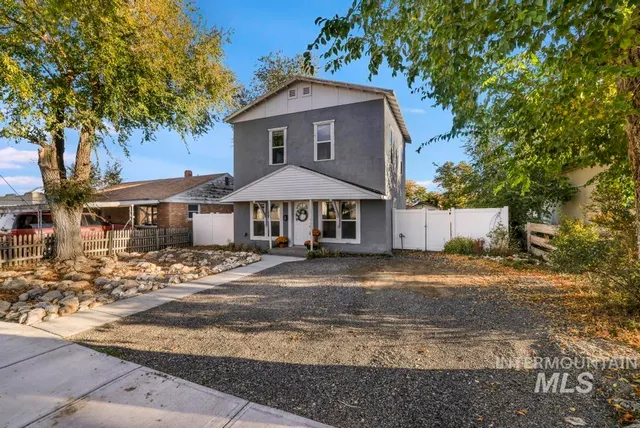 $260,000 | 820 Broadway Avenue North, Buhl, ID 83316