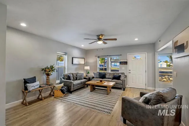 $260,000 | 820 Broadway Avenue North, Buhl, ID 83316